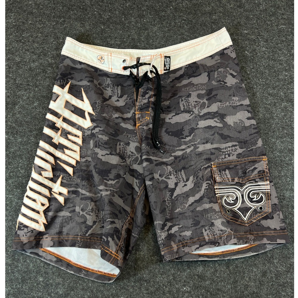 VTG Y2K Affliction Camo Skull Board Shorts Mens 34 Gray MMA Swim Trunks Grunge